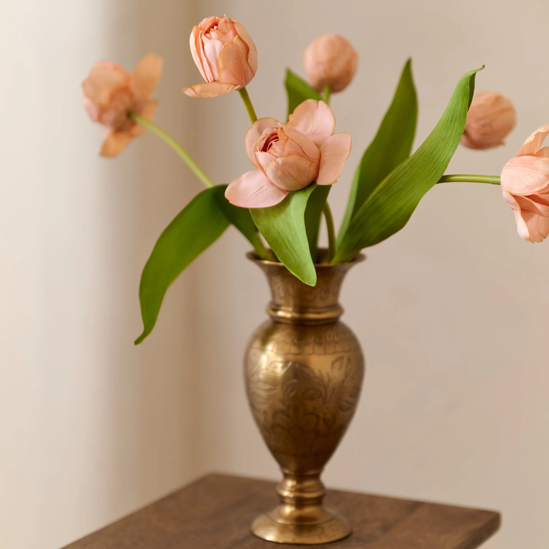 Anna Vase Peach Tulip Bundle - Image 2