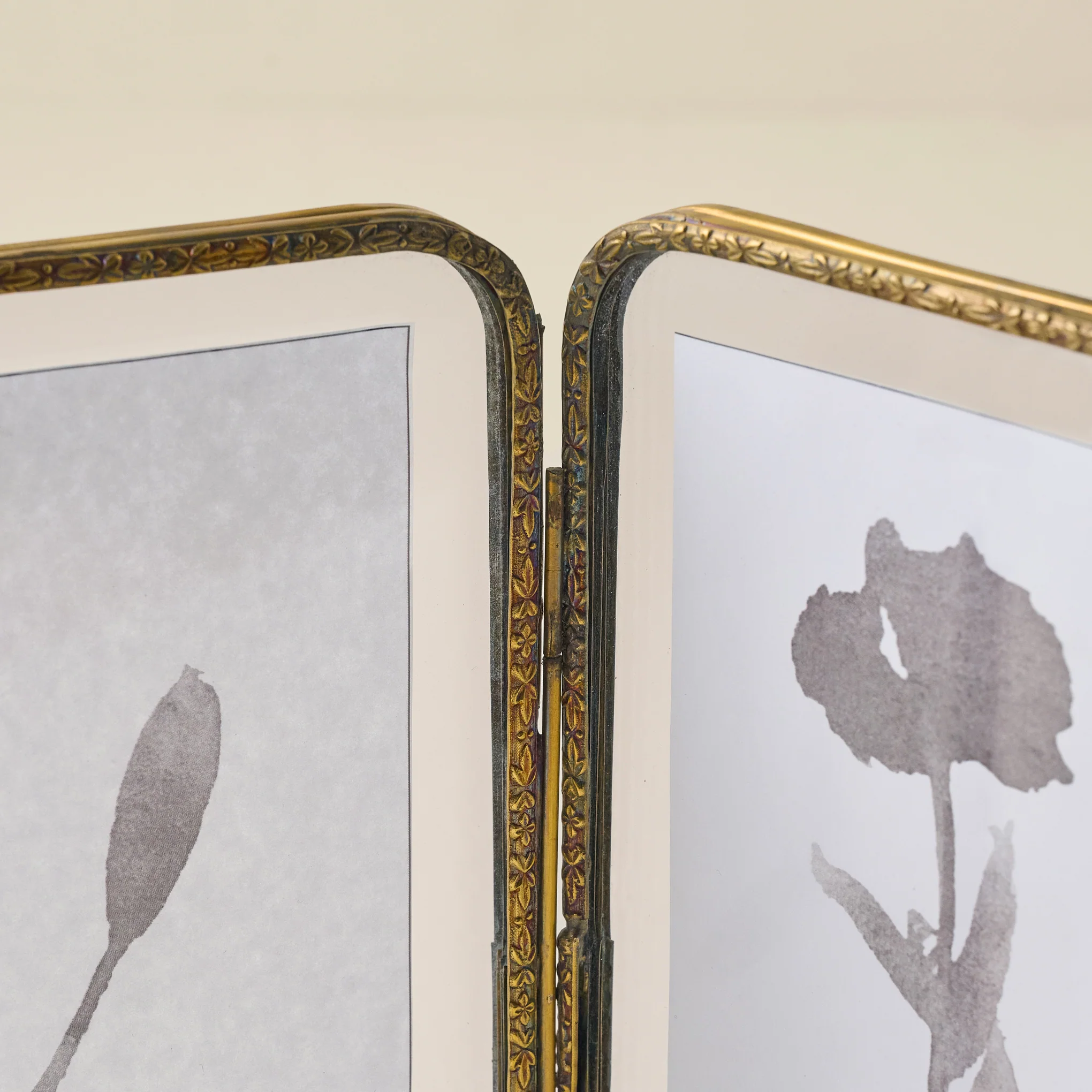 Antiqued Brass Double Photo Frame - Image 3