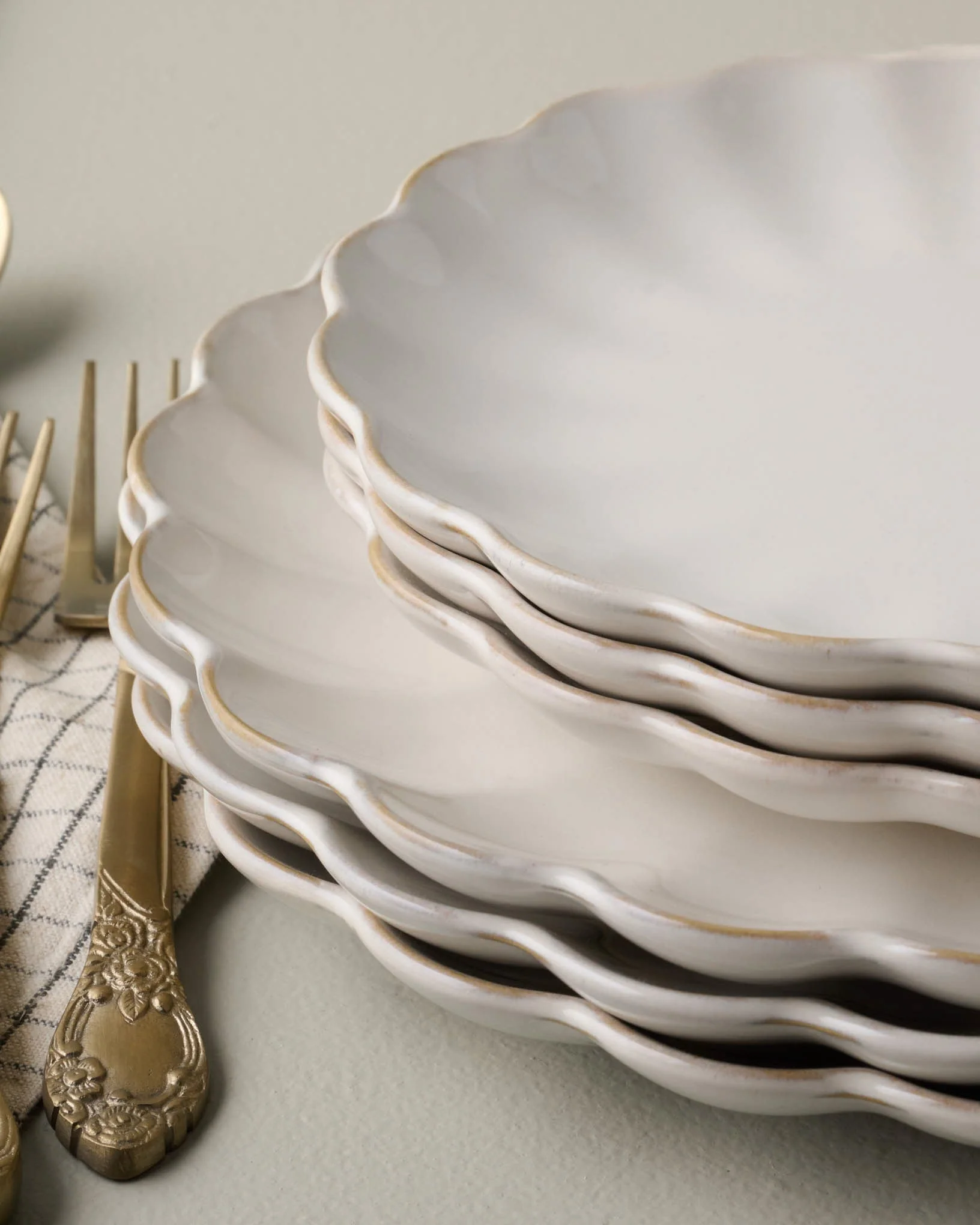 Cream Scalloped Plate - Image 4