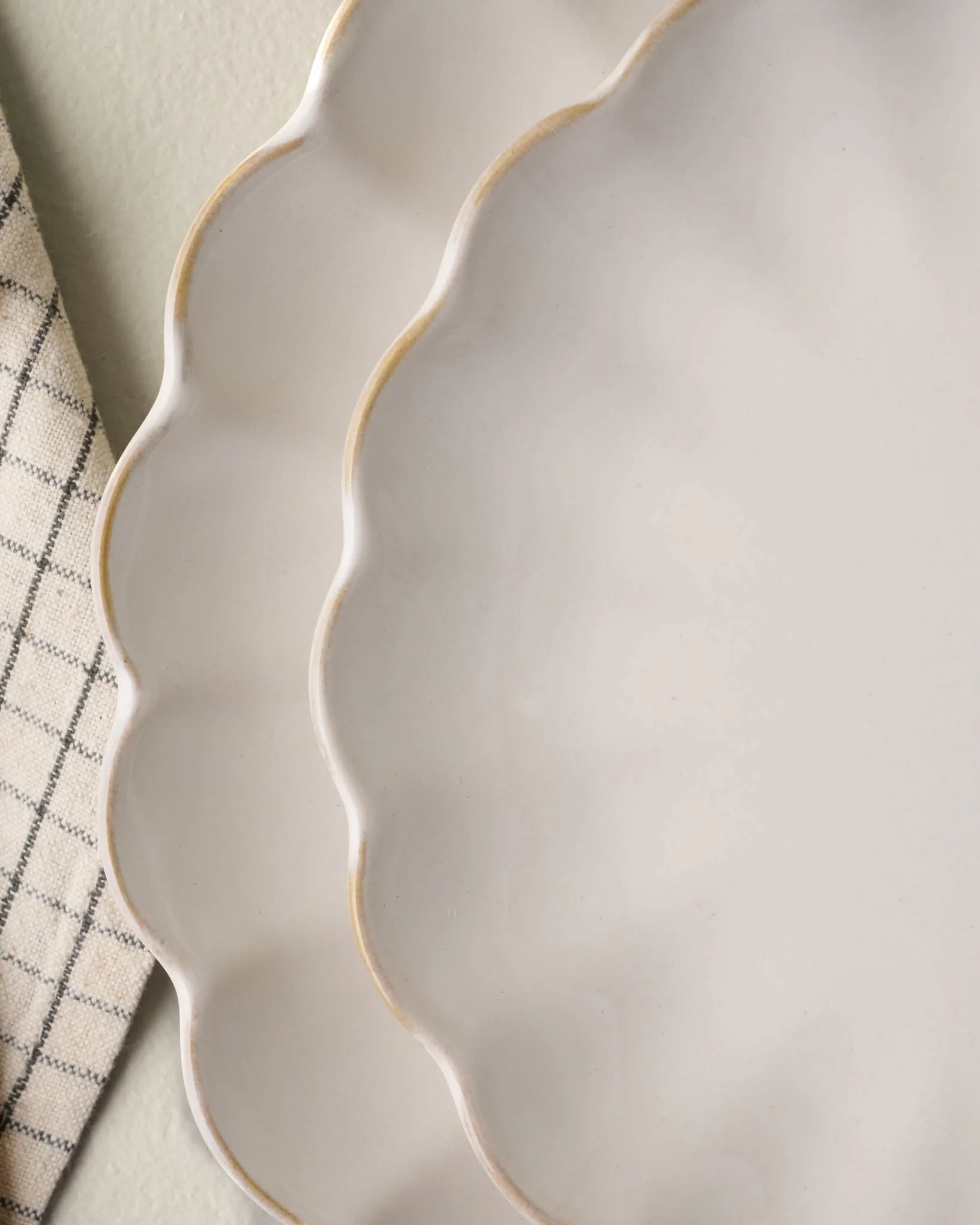 Cream Scalloped Plate - Image 5