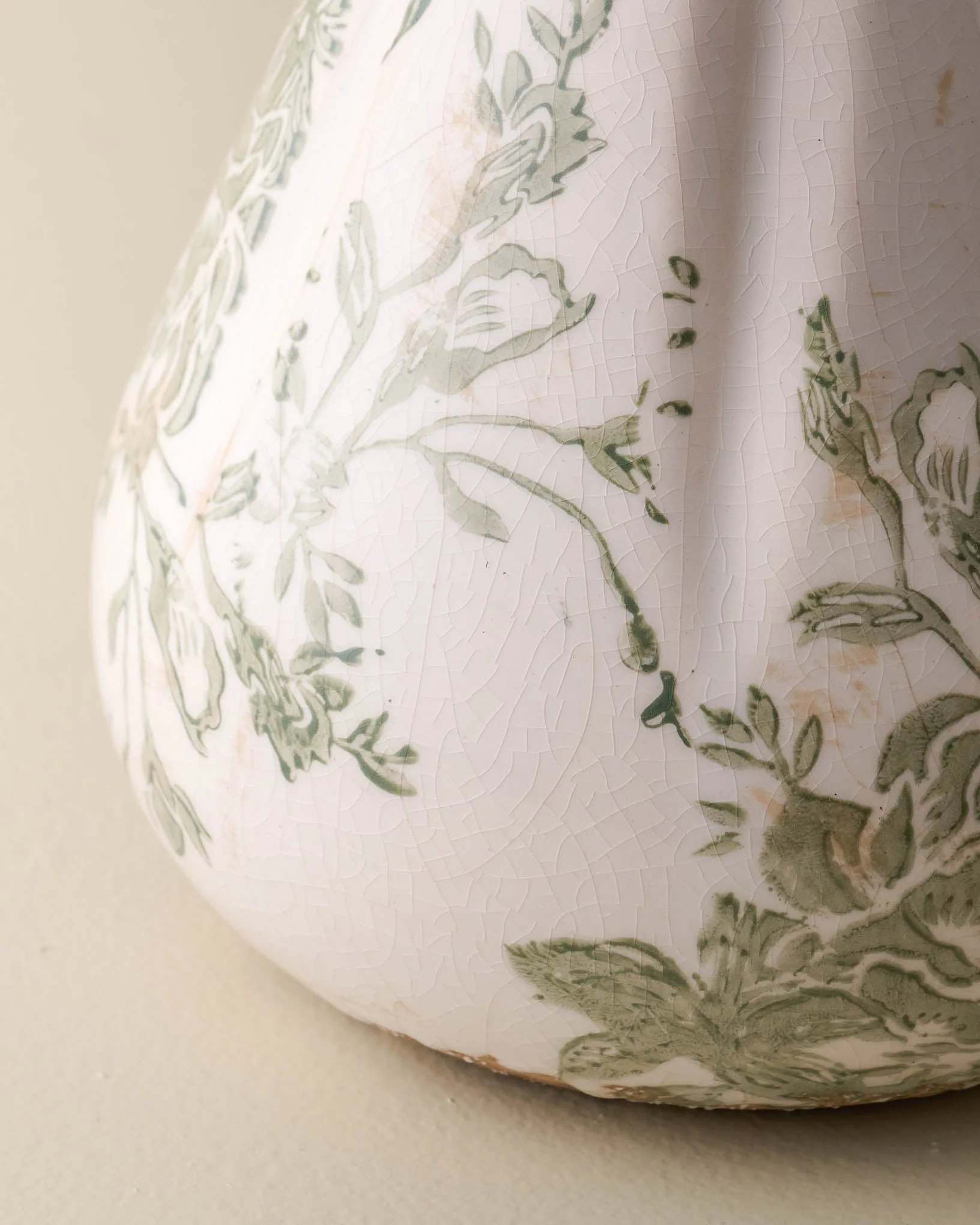 Fluted Green and White Distressed Vase - Image 5