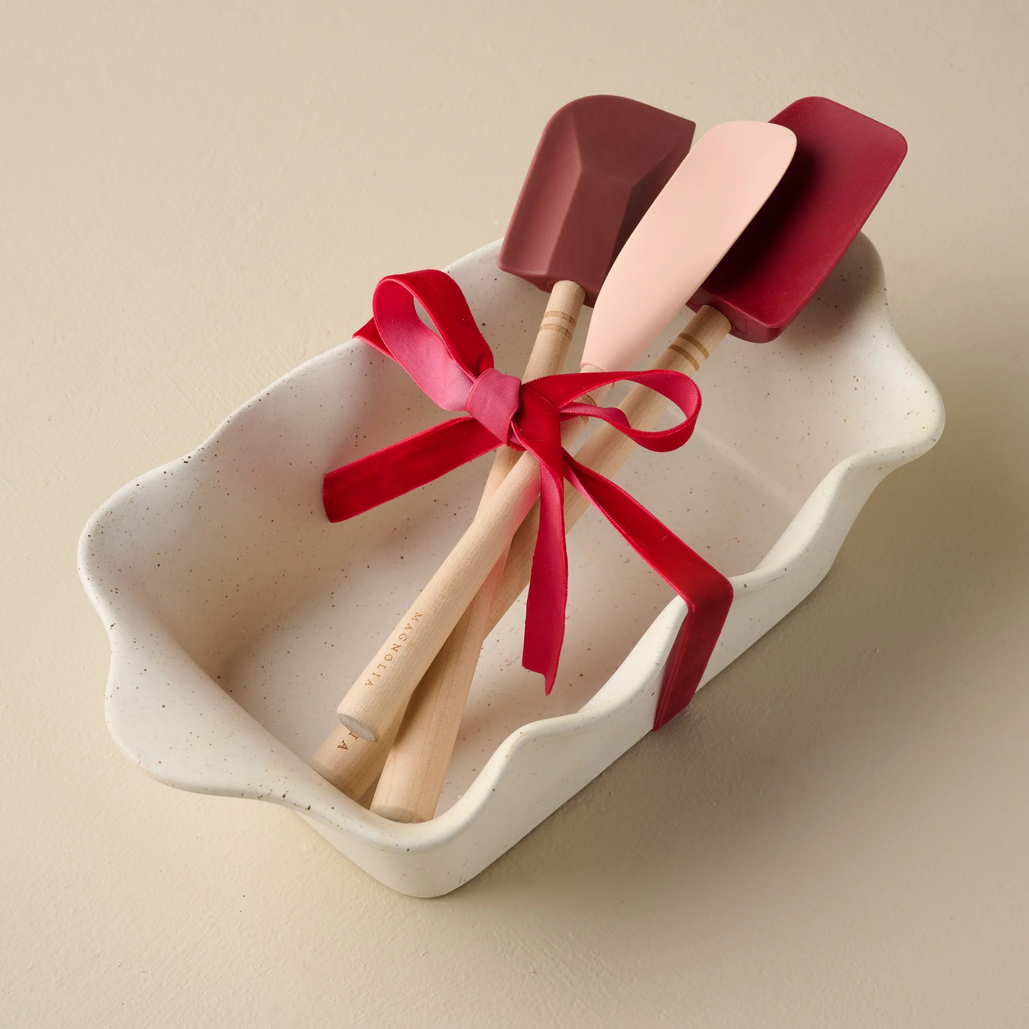 French White Scalloped Loaf Pan - Image 4