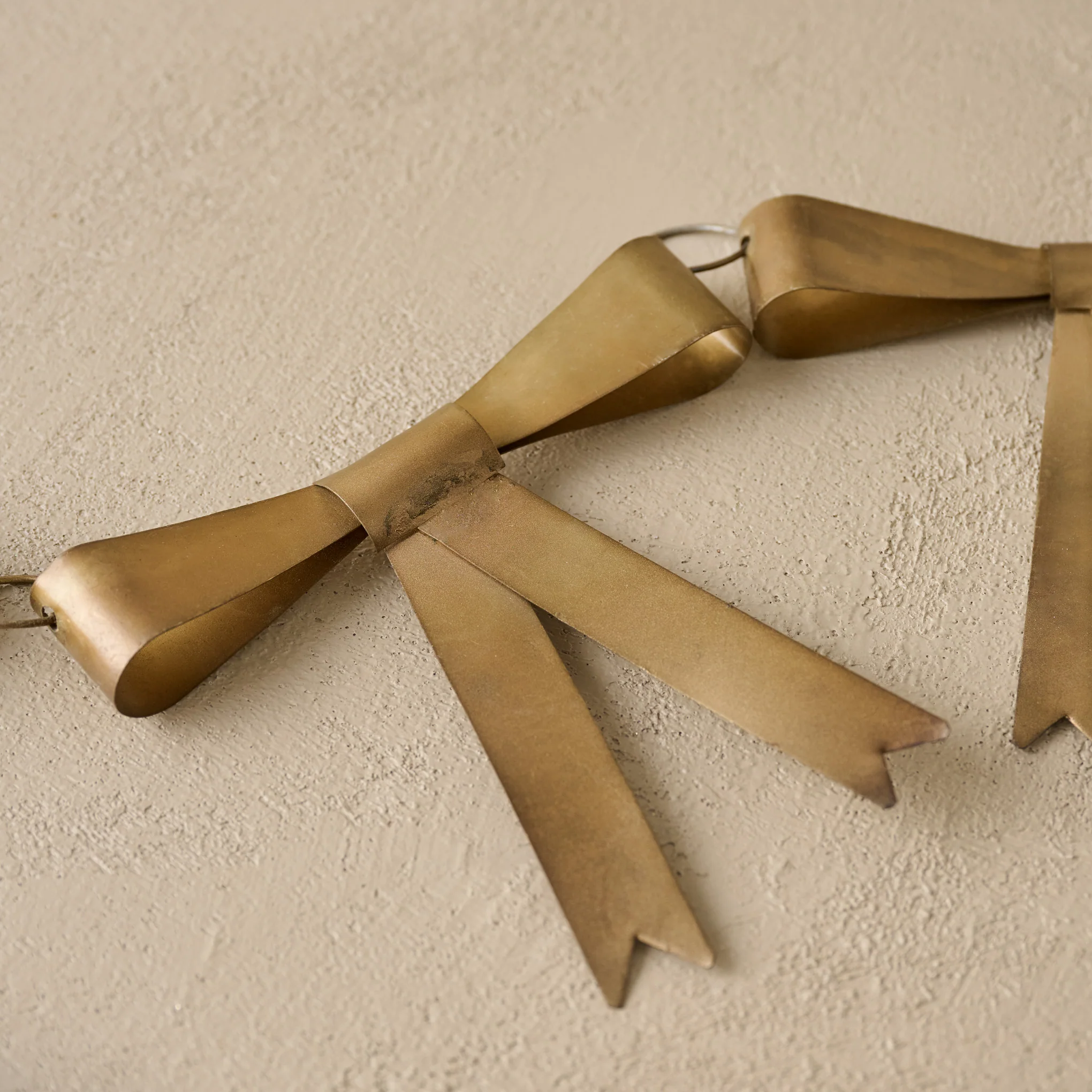 Gloria Brass Bow Garland - Image 3