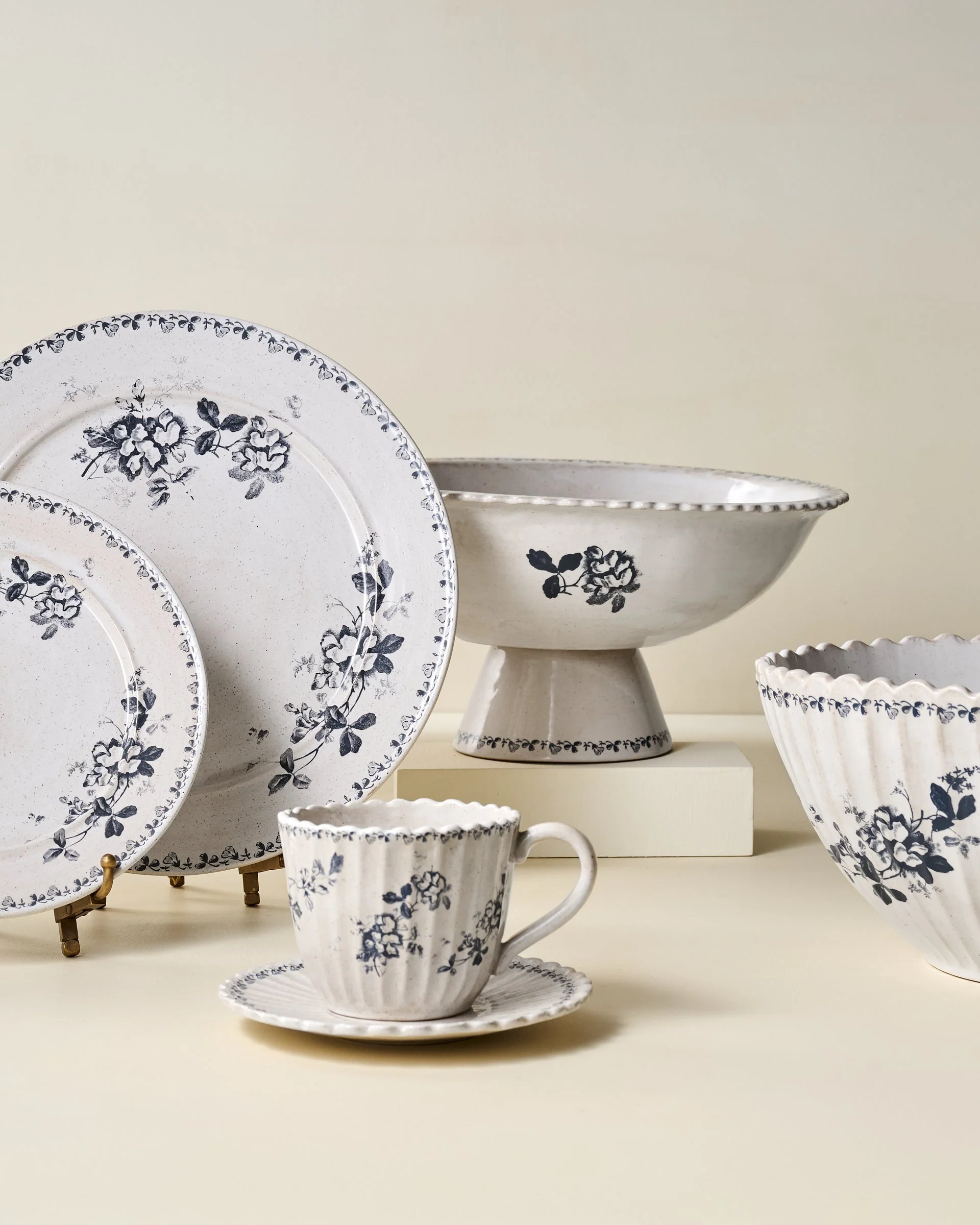 Heirloom Garden Navy Floral Plate - Image 4