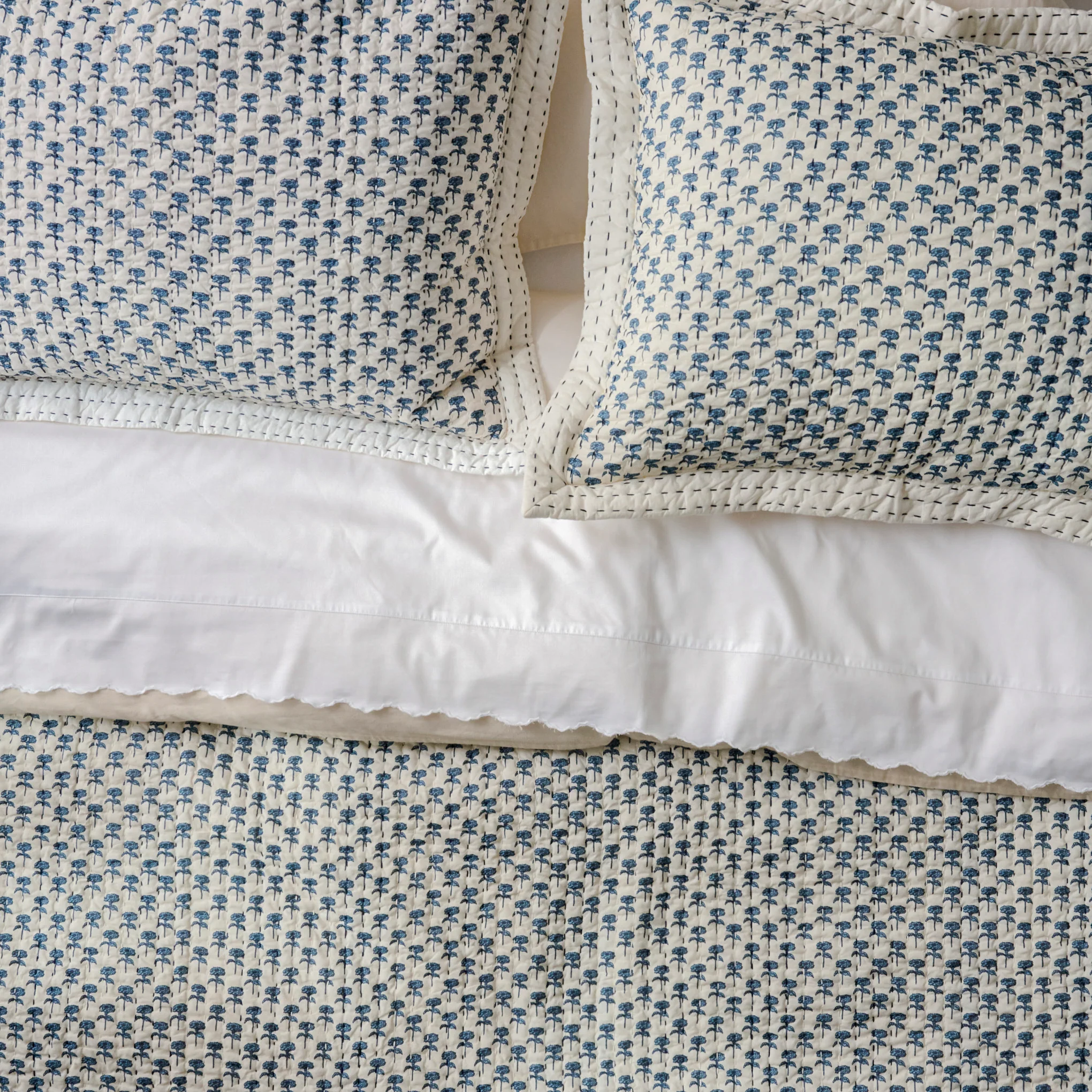Lilianne Floral Printed Quilt - Image 3