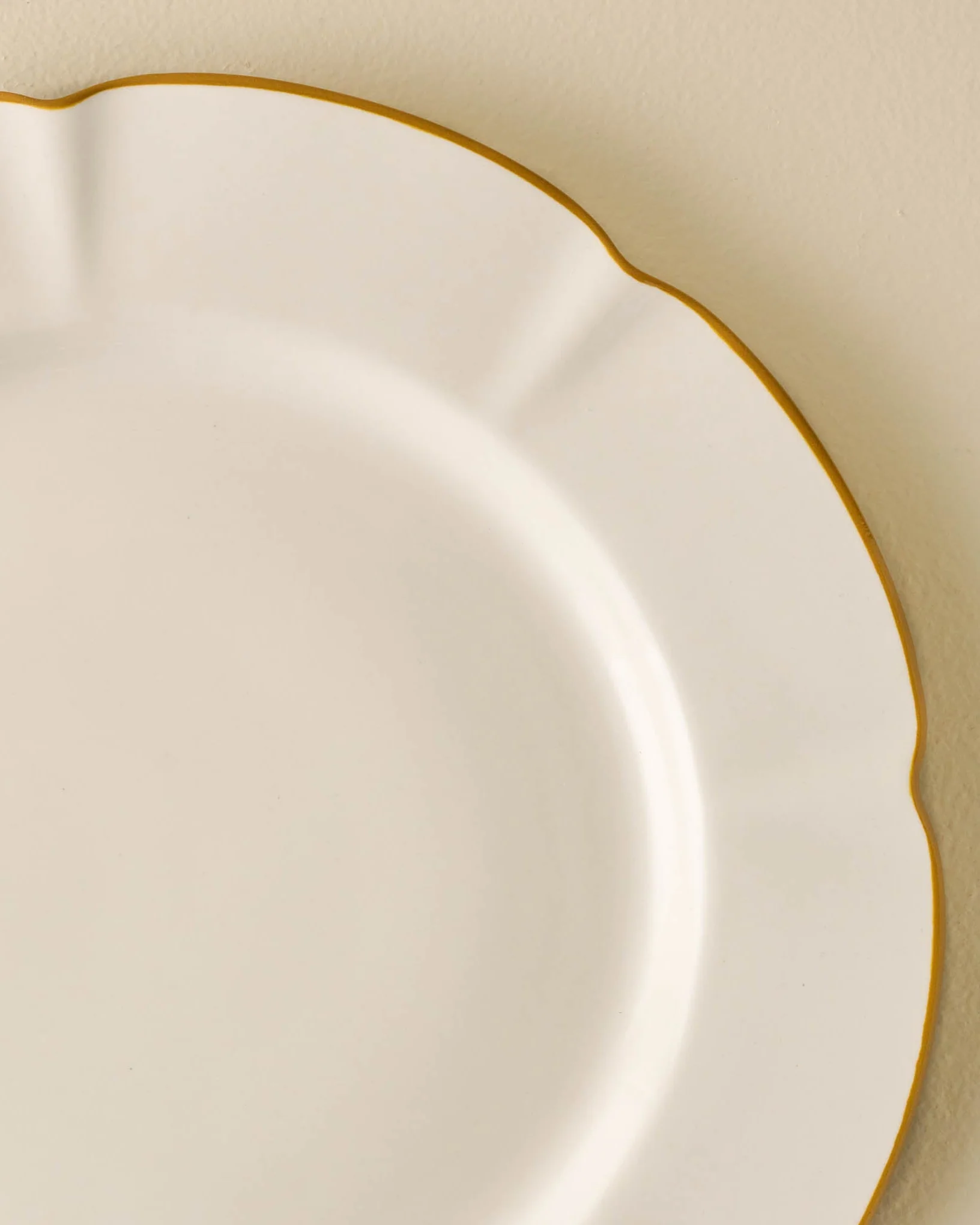 Luna Scalloped Plate - Image 2