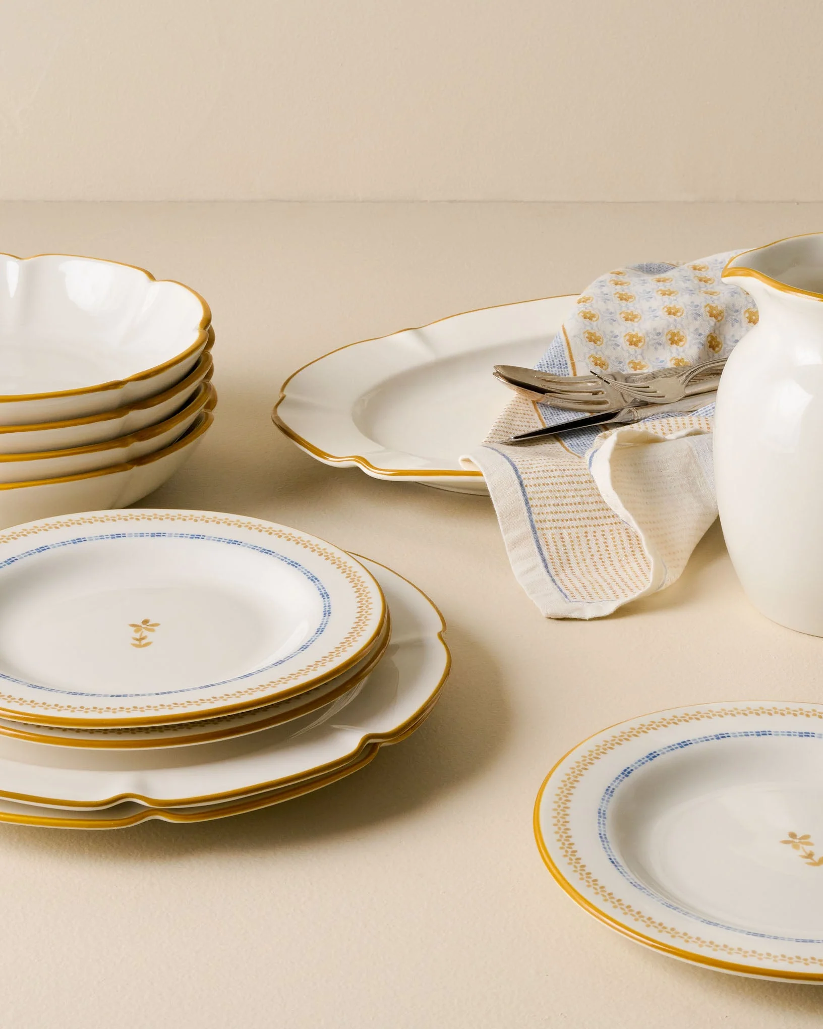 Luna Scalloped Plate - Image 5