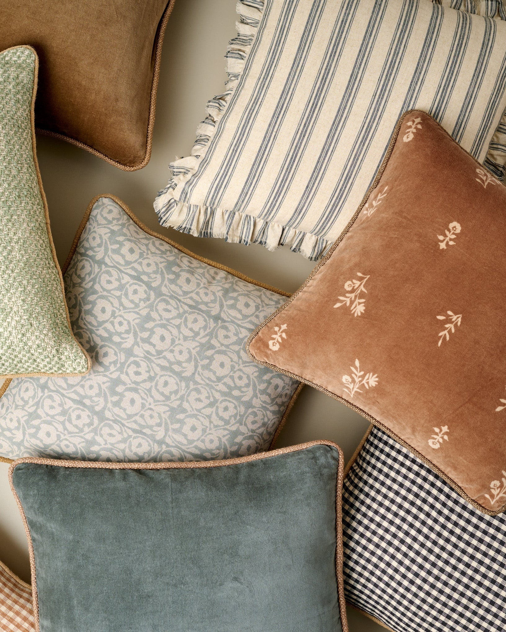Marjorie Velvet Pillow - Image 3