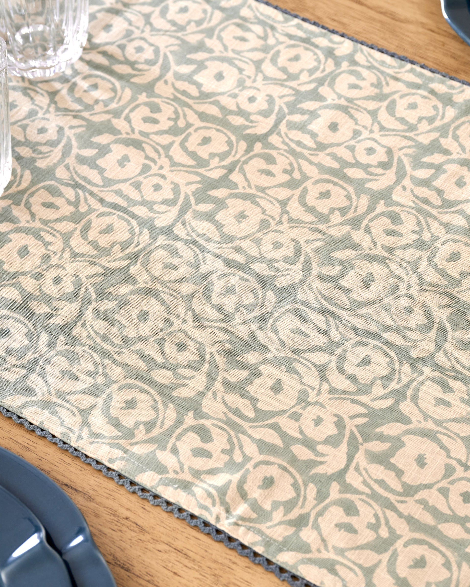 Pivione Fleurs Table Runner - Image 2