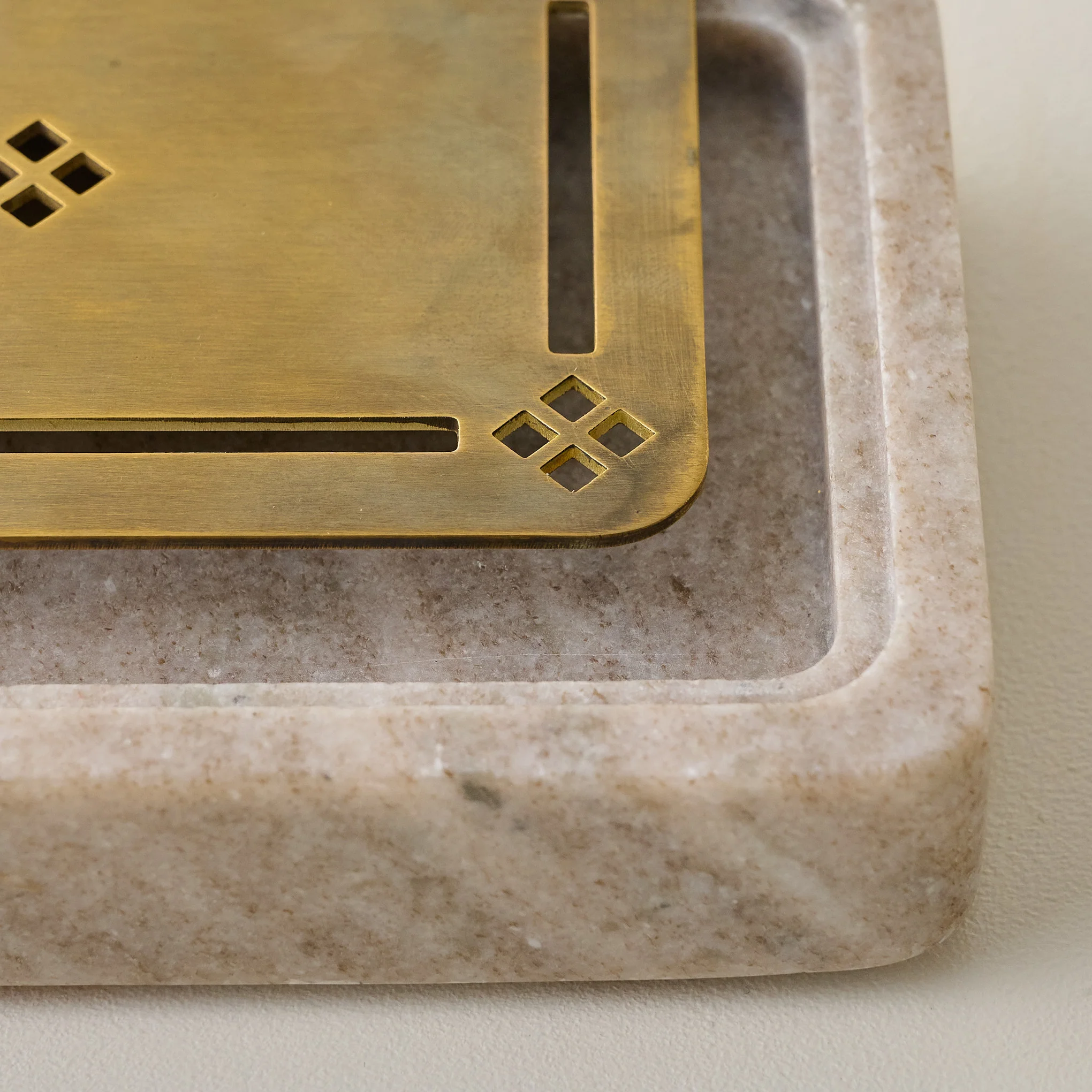 Quincey Marble and Brass Inlay Soap Dish - Image 3