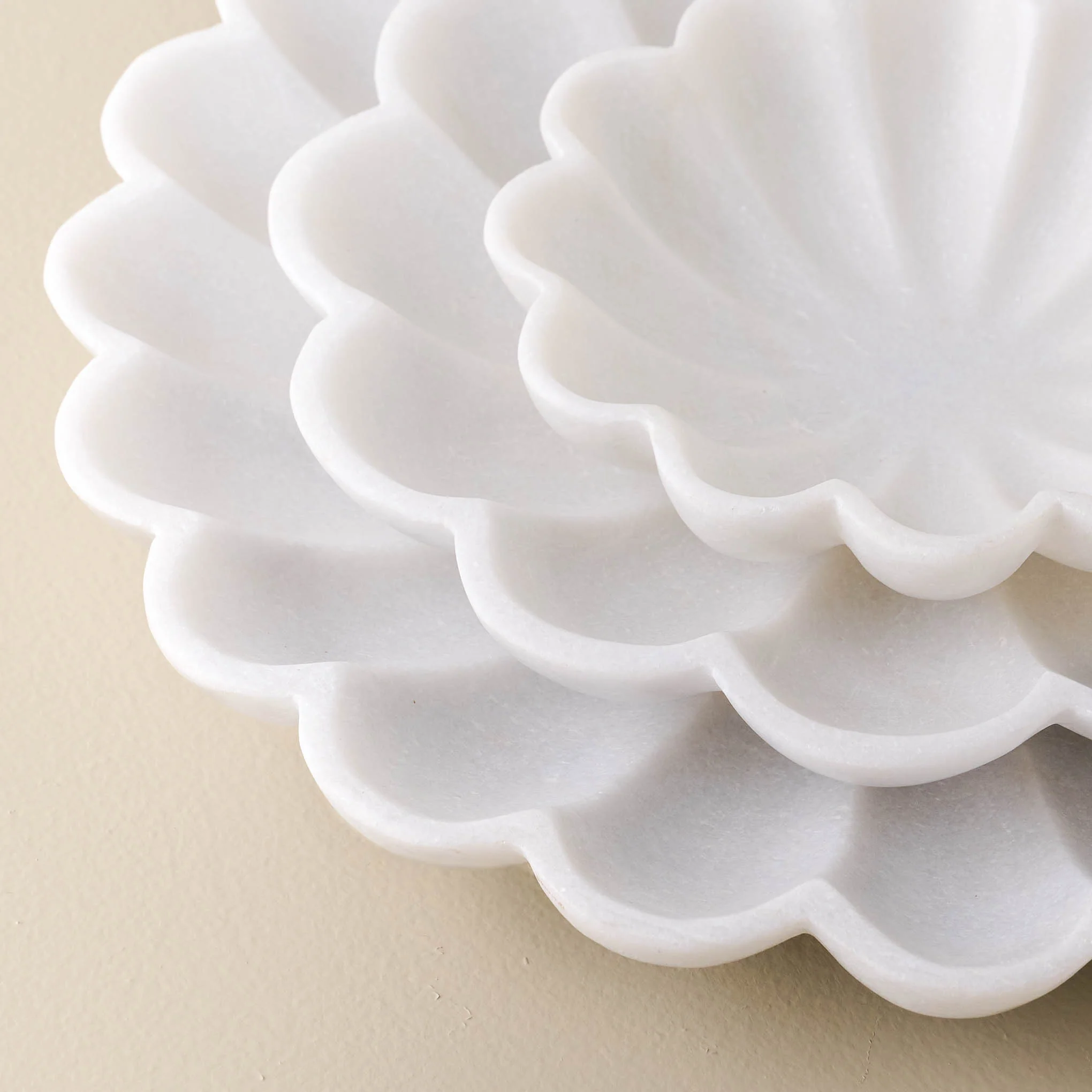 Scalloped Marble Accent Bowl - Image 3