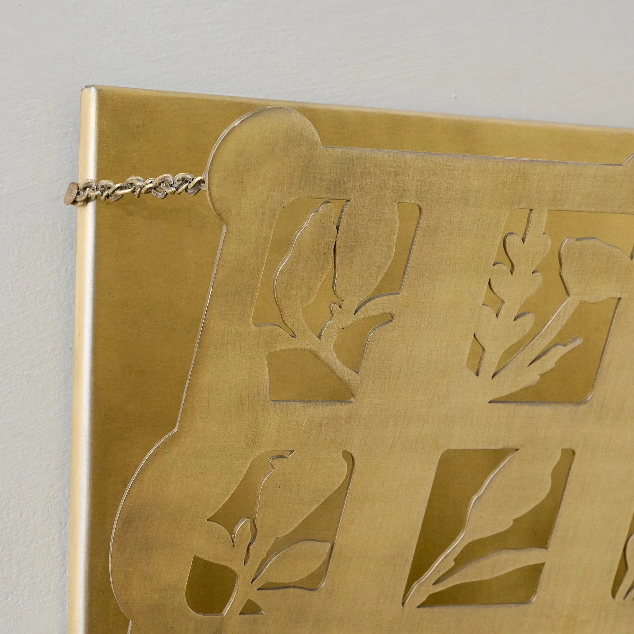 Shadow Floral Brass Wall Pocket - Image 3