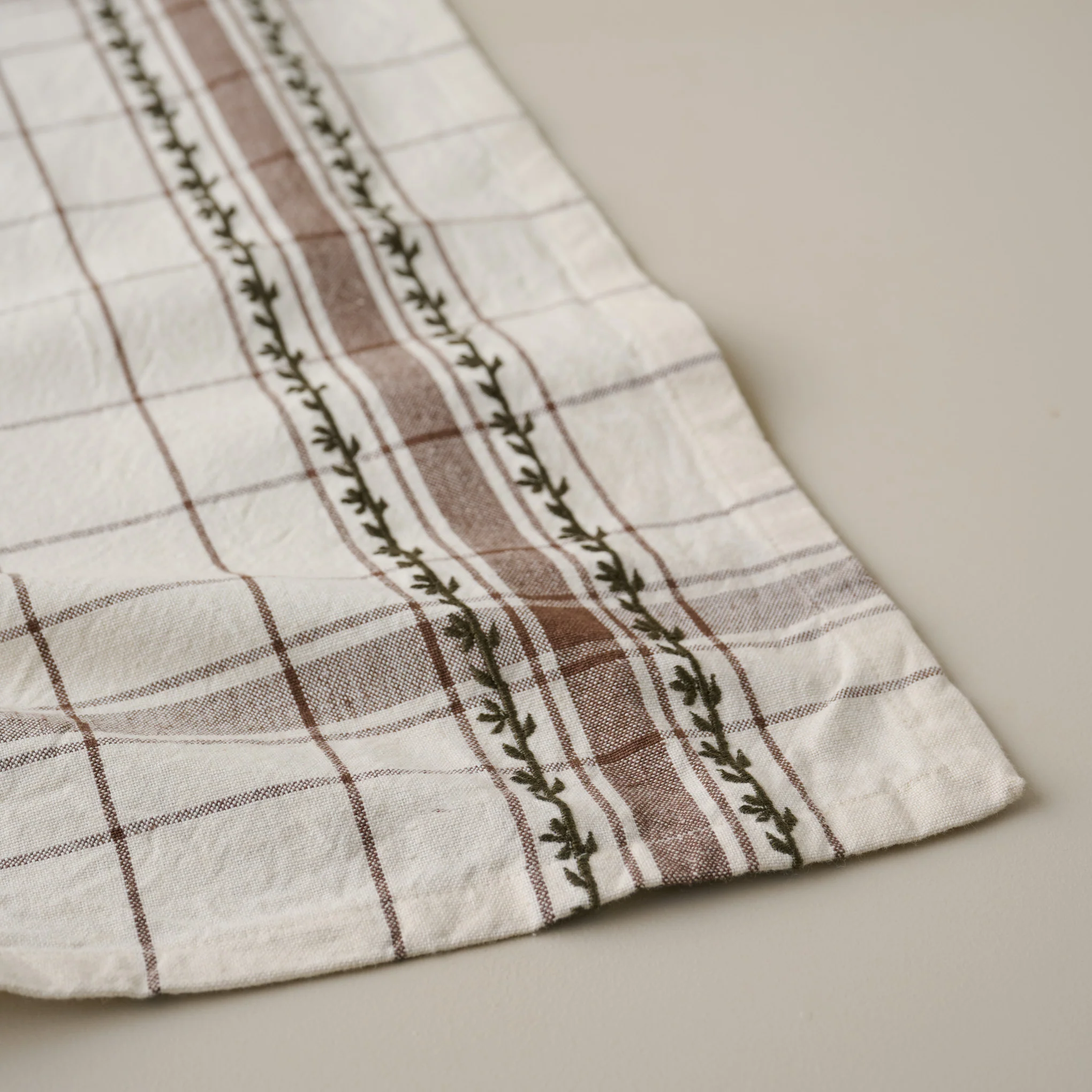 Talia Woven Grid Napkin Set of Four - Image 3