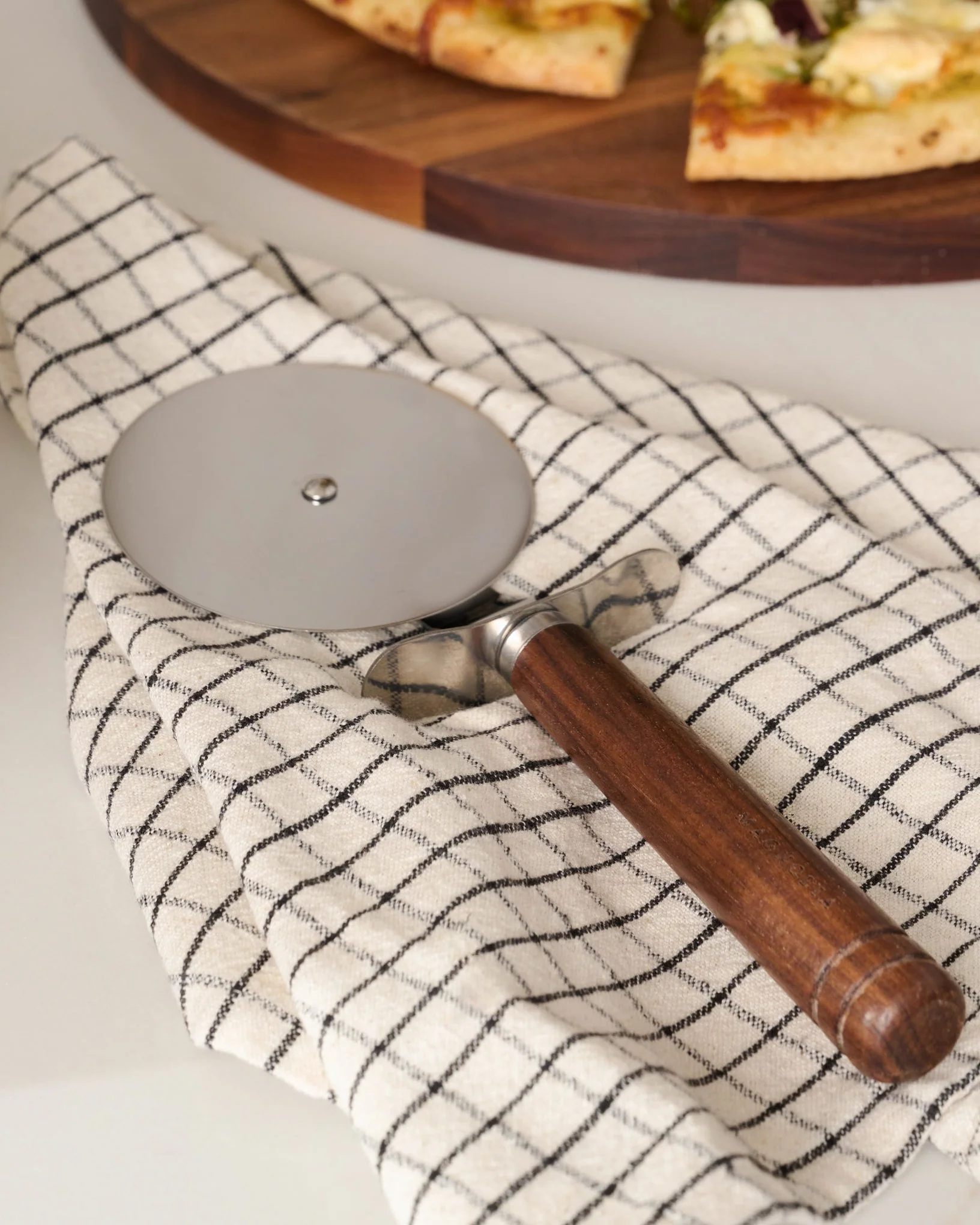 Gristmill Collection Walnut Handle Pizza Cutter - Image 4